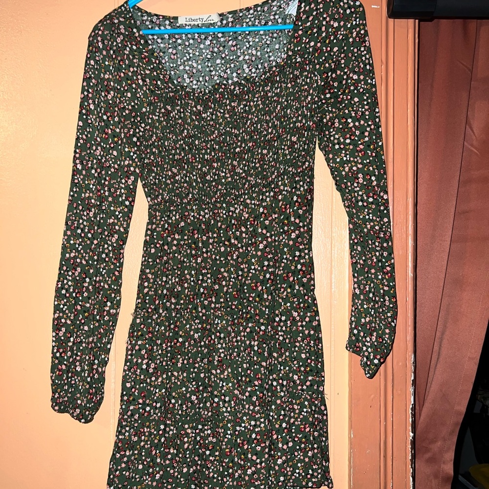 Green long sleeve dress